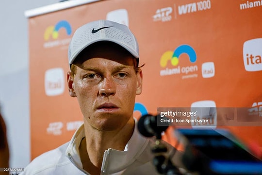Jannik Sinner phá kỷ lục của Djokovic, Emma Raducanu gây tranh cãi tại Billie Jean King Cup