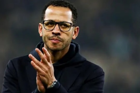 Liam Rosenior và bài toán vực dậy Chelsea: Liệu triết lý mới có đang đi chệch hướng?