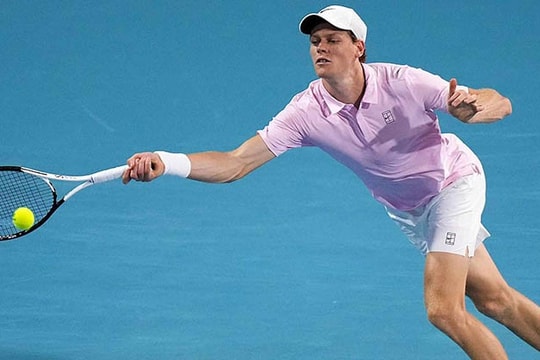 Jannik Sinner hạ gục Moutet tại Miami Open, chính thức xô đổ kỷ lục của Djokovic