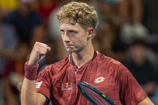 Cú sốc Miami Open: Đàn em Alcaraz lập kỷ lục lịch sử, Taylor Fritz dừng bước sớm