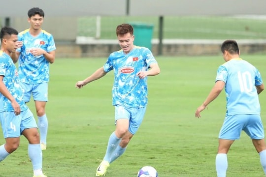 HLV Kim Sang-sik gạch tên Tiến Linh: Bước ngoặt hàng công với Gia Hưng và Việt Cường