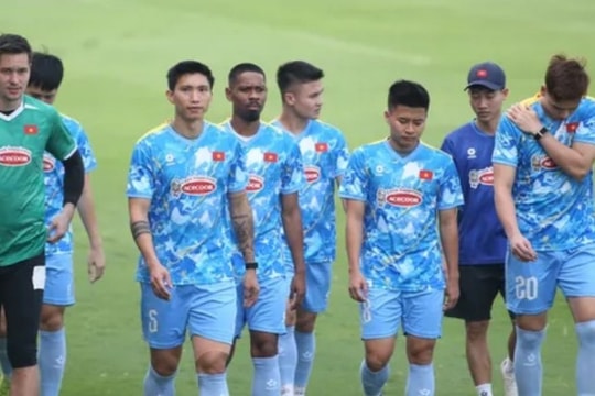 Tuyển Việt Nam sở hữu 11 cầu thủ cao trên 1m80: Kỷ lục thể hình thời HLV Kim Sang-sik