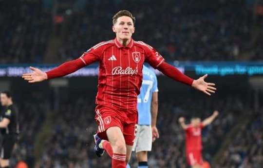 Man Utd đại tu hàng tiền vệ hè 2026: Tìm 'máy quét' đá cặp cùng Kobbie Mainoo