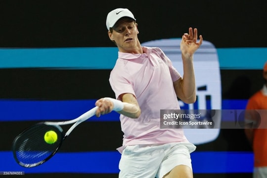 Jannik Sinner nhọc nhằn khuất phục Alex Michelsen để tiến vào tứ kết Miami Open