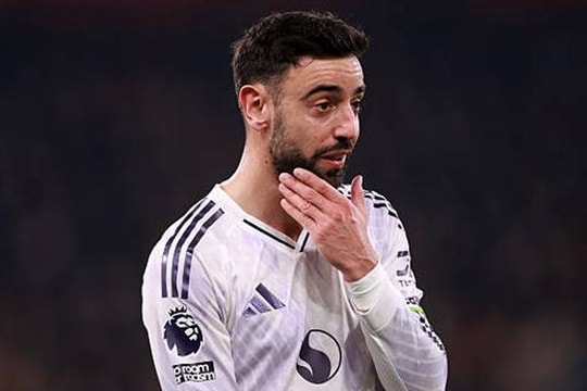 Chuyển nhượng tối 26/3: Bruno Fernandes cân nhắc rời MU, Salah nhận đề nghị 100 triệu euro