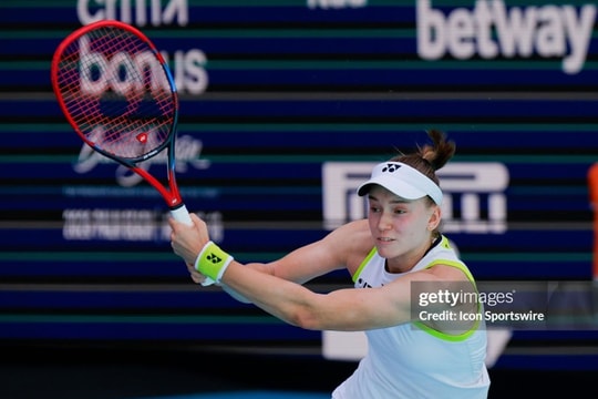 Elena Rybakina ngược dòng kịch tính trước Jessica Pegula vào bán kết Miami Open
