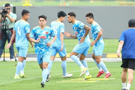 HLV Kim Sang-sik dùng bộ đôi nhập tịch đấu Bangladesh: Thử thách từ sao Ngoại hạng Anh