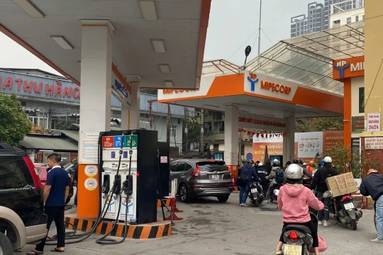 Giá xăng dầu hôm nay 27/3/2026: RON 95 giảm gần 6.000 đồng/lít