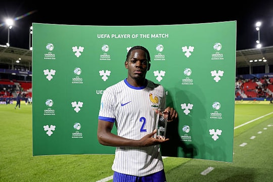 Tại sao Castello Lukeba là mảnh ghép hoàn hảo cho hàng thủ Liverpool hơn MU và Arsenal?