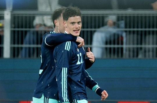 Florian Wirtz rực sáng trong màu áo tuyển Đức: Thử thách chiến thuật cho Arne Slot tại Liverpool