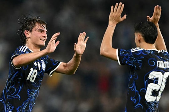 Argentina thắng sát nút Mauritania: Nico Paz tỏa sáng với siêu phẩm tại La Bombonera