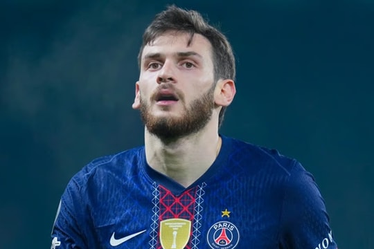 Arsenal nhắm Khvicha Kvaratskhelia: Lời giải cho cánh trái và rào cản từ gã khổng lồ PSG