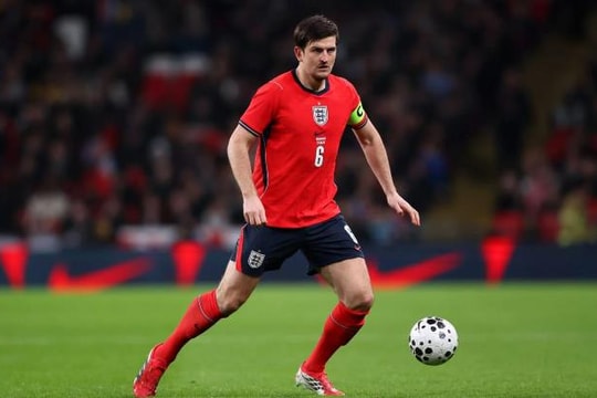 Maguire đeo băng thủ quân và dấu ấn bộ ba Man Utd trong trận hòa Uruguay 1-1