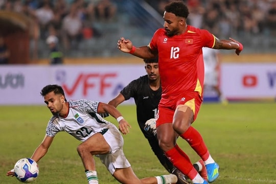 Truyền thông Thái Lan mỉa mai thể trạng của Nguyễn Xuân Son sau ngày tái xuất