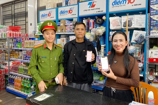 Công an xã “đi từng ngõ, gõ từng nhà” thúc đẩy chuyển đổi số
