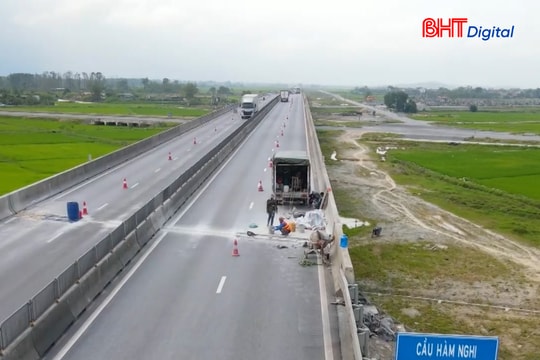 Khẩn trương khắc phục hư hỏng 2 tuyến cao tốc qua miền Trung