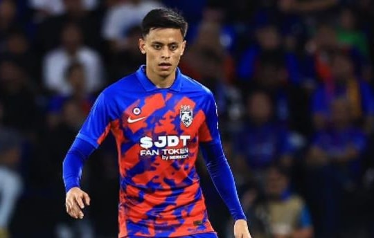 Trung vệ Feroz Baharudin tái xuất sau 1 năm: Liều doping tinh thần cho Malaysia trước ĐT Việt Nam