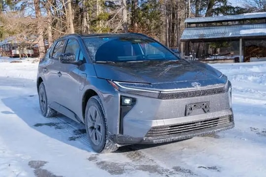 Toyota bZ 2026: Nâng cấp hiệu năng mạnh mẽ nhưng vẫn hụt hơi về phần mềm