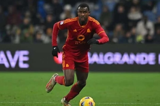 MU dự chi 39 triệu bảng chiêu mộ trung vệ Evan Ndicka từ AS Roma