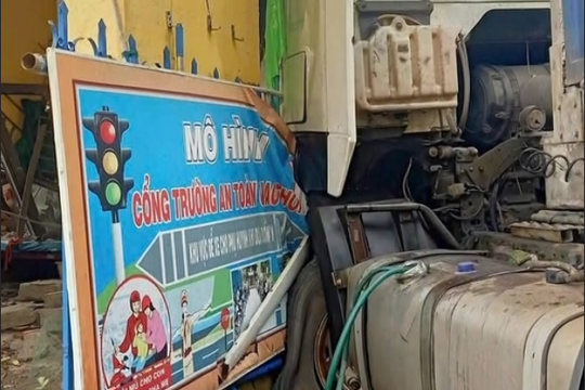 Xe đầu kéo mất lái, lao thẳng vào trường mầm non