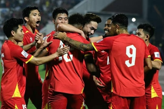 Việt Nam thắng Malaysia 3-1: Nỗi lo từ những 'hố đen' nơi hàng phòng ngự