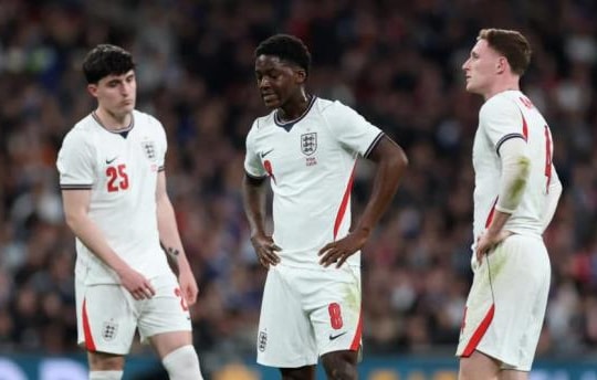 Mainoo đá cặp cùng Anderson tại tuyển Anh: Lời giải hay bài toán khó cho Man Utd?