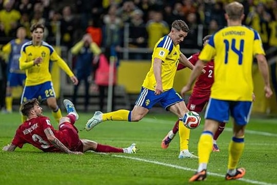 Viktor Gyokeres ghi bàn phút 88, Thụy Điển hạ Ba Lan 3-2 để giành vé dự World Cup