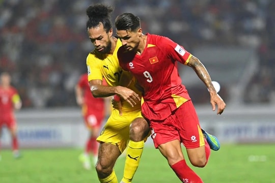 Đội tuyển Việt Nam lập kỷ lục 13 trận thắng liên tiếp sau khi hạ Malaysia