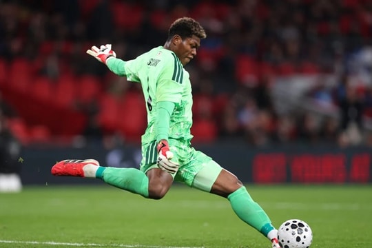 Zion Suzuki tỏa sáng tại FIFA Days: Chelsea tìm thấy lời giải cho vị trí thủ môn