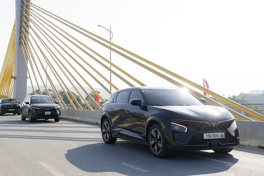 Đánh giá VinFast VF 7: SUV điện thể thao có chi phí lăn bánh từ 720 triệu đồng