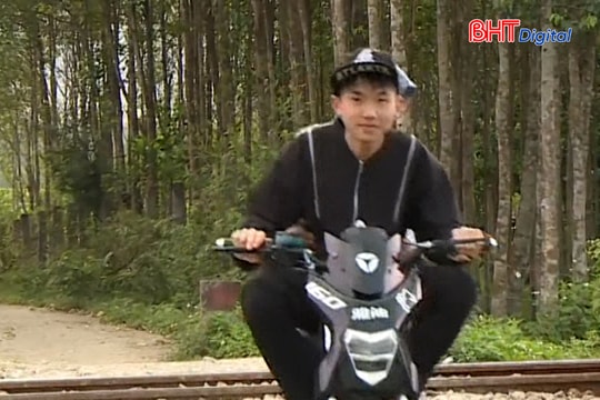 Lối đi tự phát “bủa vây” đường sắt ở Phúc Trạch