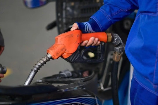 Giá xăng dầu hôm nay 4/4/2026: Bảng giá tại Petrolimex, PVOIL, Mipec