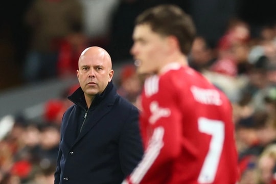 16 ngày giông bão của Arne Slot: 5 trận đấu định đoạt tương lai Liverpool