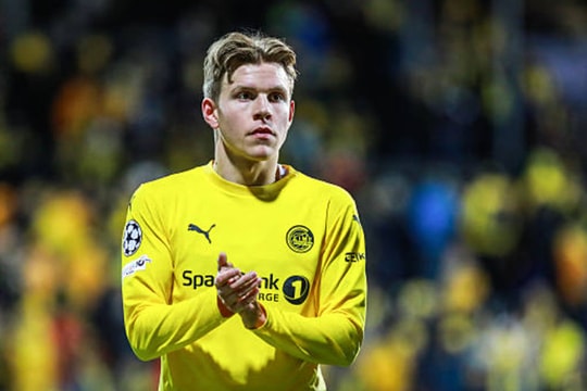 Arsenal và MU tranh giành Jens Petter Hauge: Ngôi sao Champions League giá 40 triệu bảng