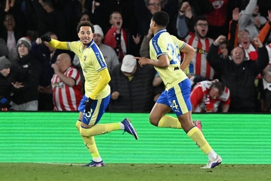 Southampton quật ngã Arsenal 2-1: Cơn địa chấn tại St Mary tiễn Pháo thủ rời FA Cup