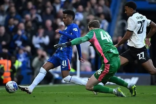 Estevao Willian xô đổ kỷ lục của Bukayo Saka trong chiến thắng 7-0 của Chelsea