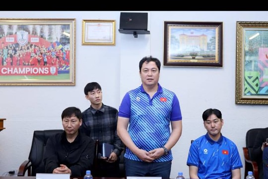 VFF gia hạn hợp đồng với HLV Lee Woon-jae: Giữ chân người nhện huyền thoại đến năm 2027