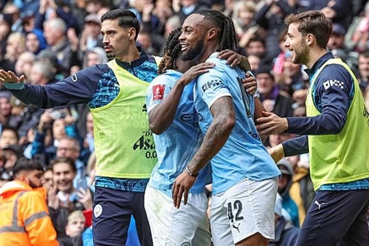 Manchester City vùi dập Liverpool 4-0: Pep Guardiola tìm thấy hàng công tối ưu