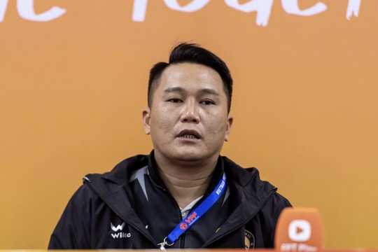 HLV Mai Xuân Hợp cam kết gắn bó với Thanh Hóa sau chiến thắng hủy diệt 4-0