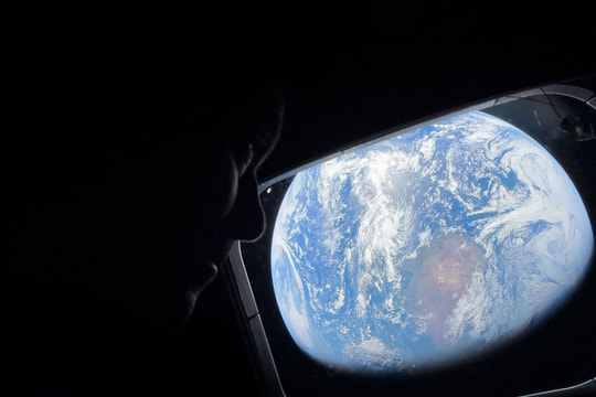 NASA công bố loạt ảnh Trái đất tuyệt đẹp chụp bằng camera của iPhone 17 Pro Max