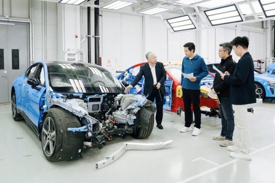 CEO Xiaomi livestream mổ xẻ SU7 Pro: Minh chứng chất lượng thép cường độ cao 2.200 MPa