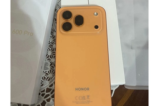 HONOR 600 Pro lộ diện: Pin 9.000 mAh, chip Snapdragon 8 Elite và thiết kế độc lạ