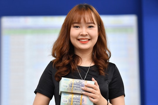 Lãi suất ngân hàng 7/4/2026: VietinBank và Techcombank tăng mạnh tới 1,1%/năm