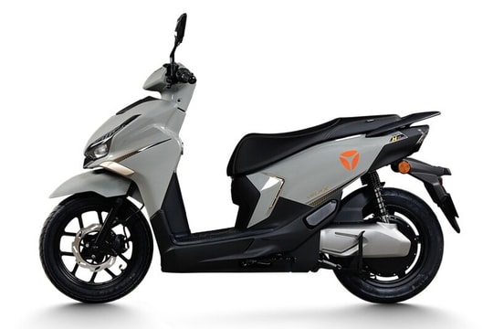 Yadea Velax H Plus: Xe máy điện thể thao sở hữu phạm vi hoạt động 163 km