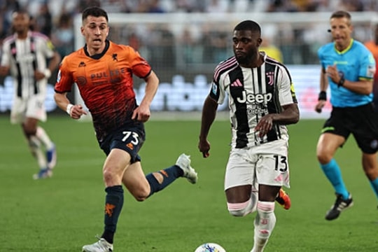 Juventus hạ Genoa 2-0: "Lão phu nhân" phả hơi nóng vào cuộc đua top 4 Serie A