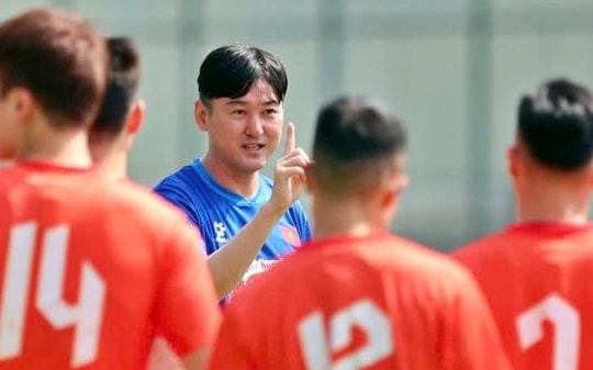 Trợ lý Lee Jung Soo chính thức rời Đội tuyển Việt Nam và HLV Kim Sang Sik