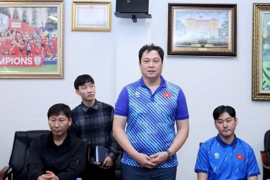 VFF gia hạn hợp đồng với Lee Woon-jae: Xây dựng bức tường thép cho tuyển Việt Nam đến năm 2027