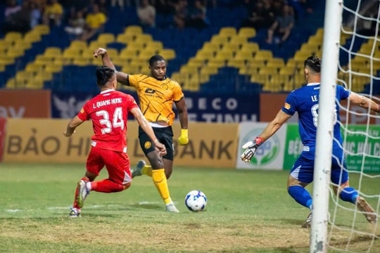 Tăng ngoại binh tại V-League: Nguy cơ nội binh thành thiểu số trên sân nhà