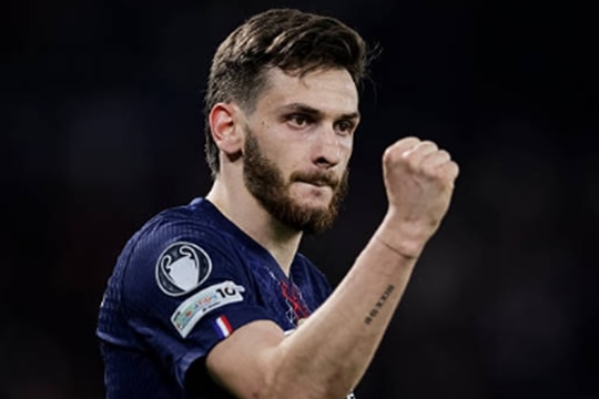 Kvaratskhelia tỏa sáng rực rỡ giúp PSG hạ Liverpool 2-0: Tái hiện kỷ lục của Benzema