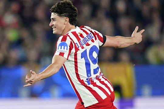 Julian Alvarez rực sáng giúp Atletico Madrid đánh bại Barcelona 2-0 tại Camp Nou